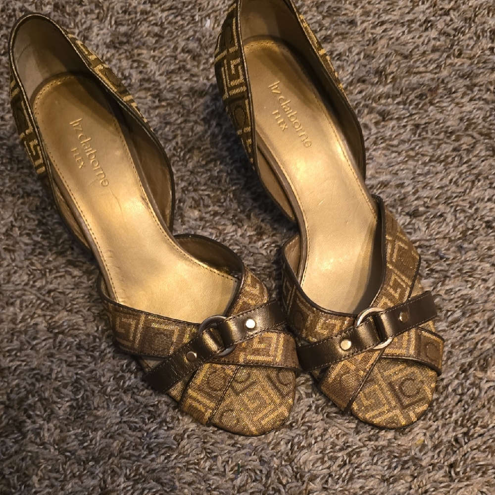 Liz Claiborne Gold and Brown Patterned Kitten Heels